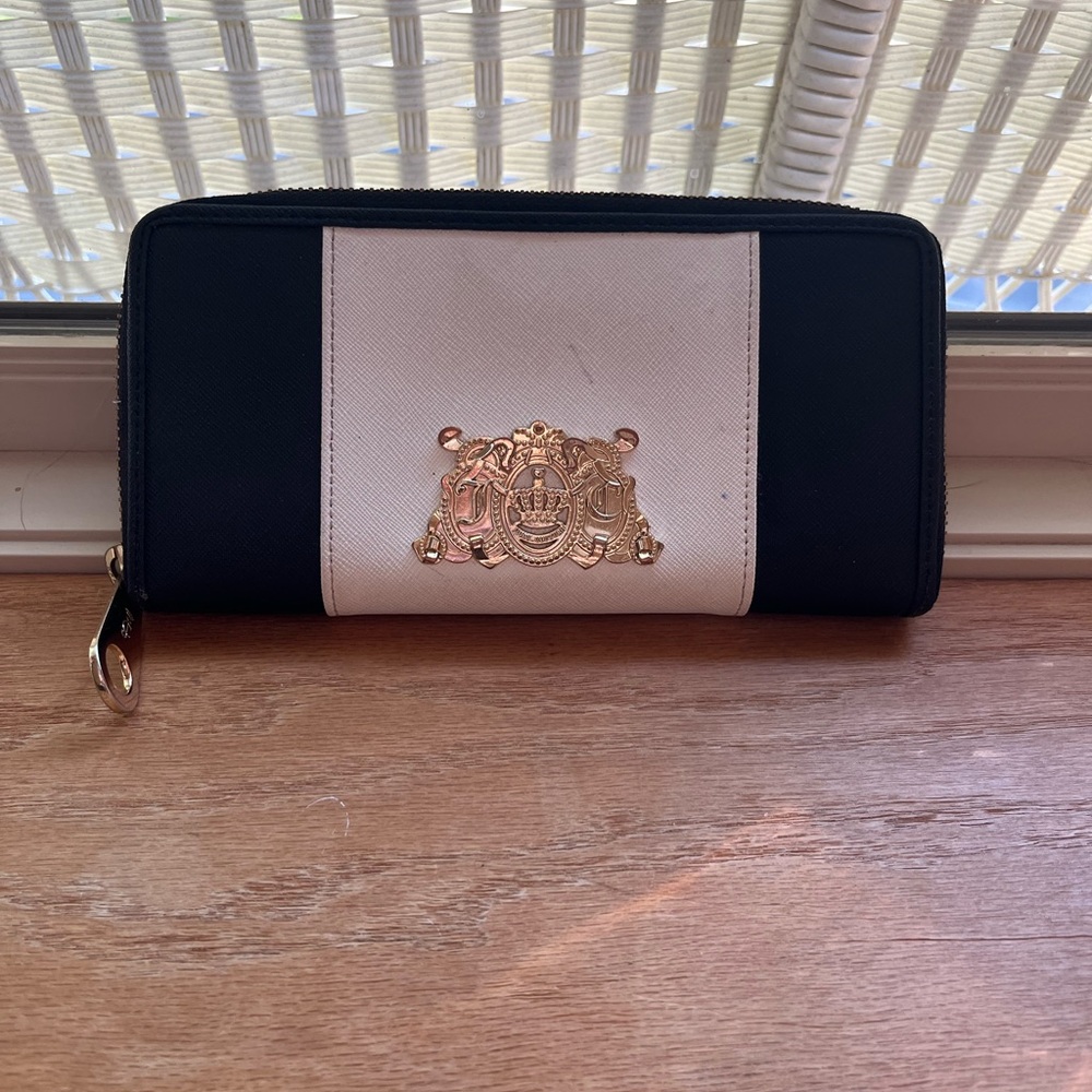 Juicy Couture Zipper Wallet